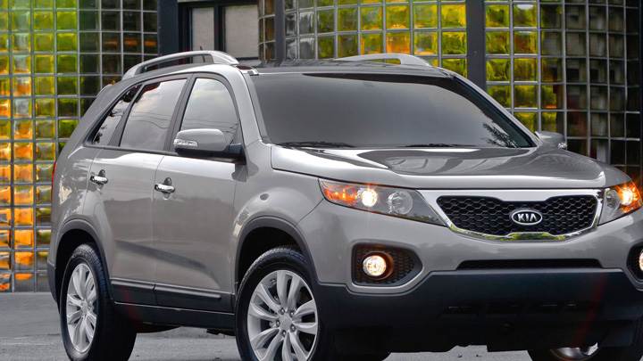 Kia Sorento 2011 In Grey Front Pose